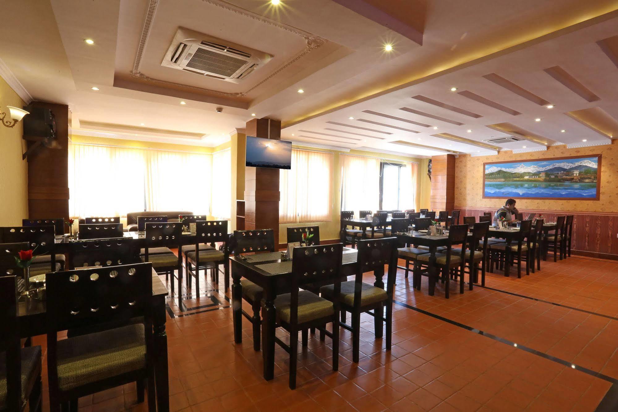 Hotel Pokhara Goodwill Екстер'єр фото