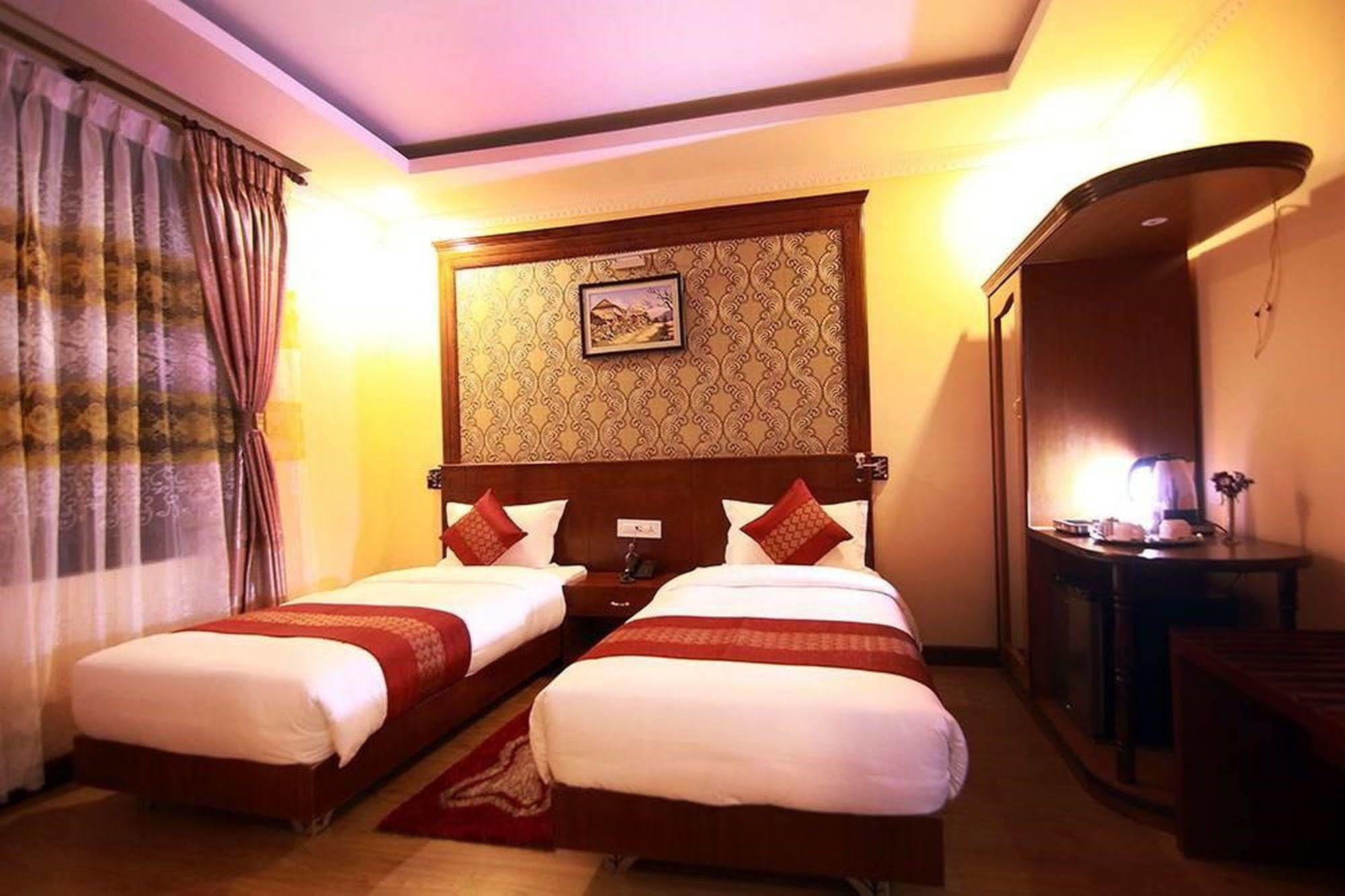 Hotel Pokhara Goodwill Екстер'єр фото