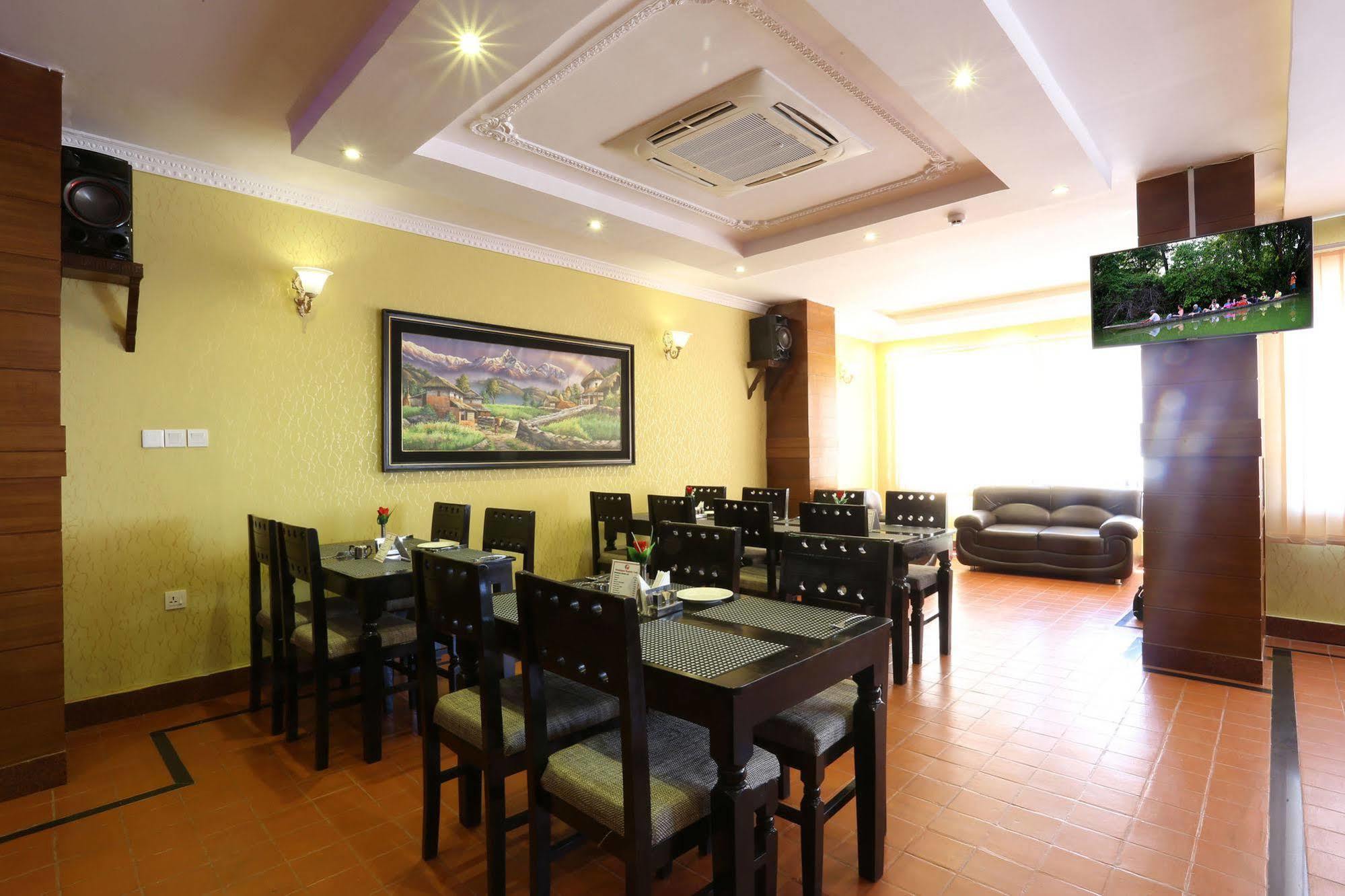 Hotel Pokhara Goodwill Екстер'єр фото